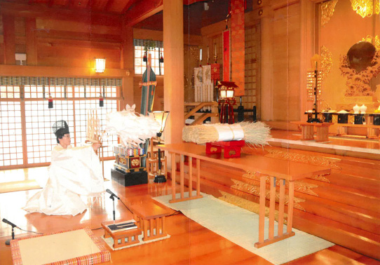 竹駒神社の御神田稲藁のご神前祈祷の様子