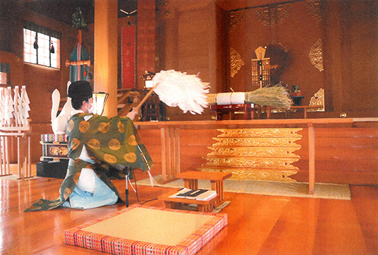 竹駒神社の御神田稲藁のご神前祈祷の様子